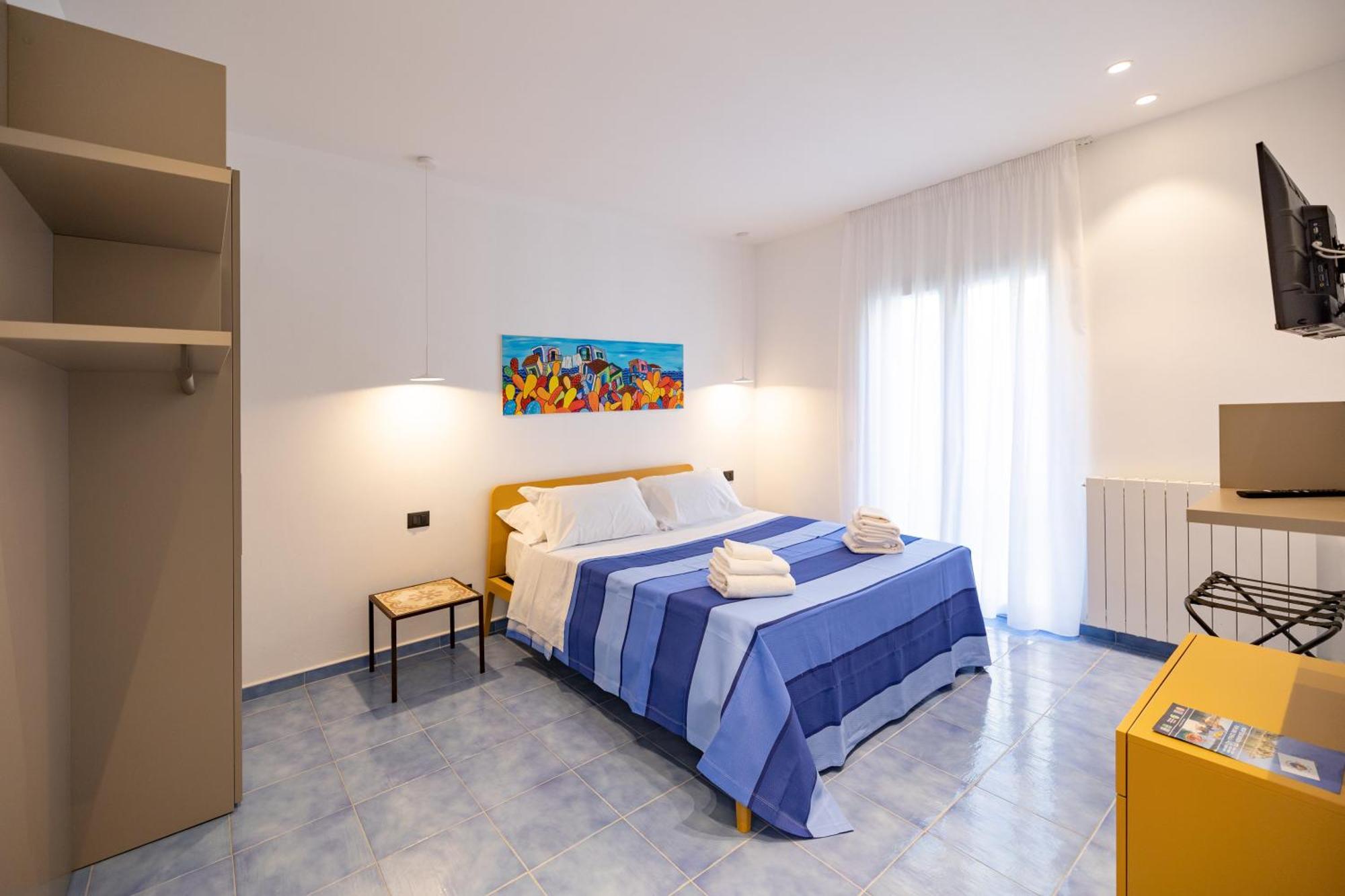 Aura Maris Beach Residence Mazzaforno Чефалу Екстериор снимка
