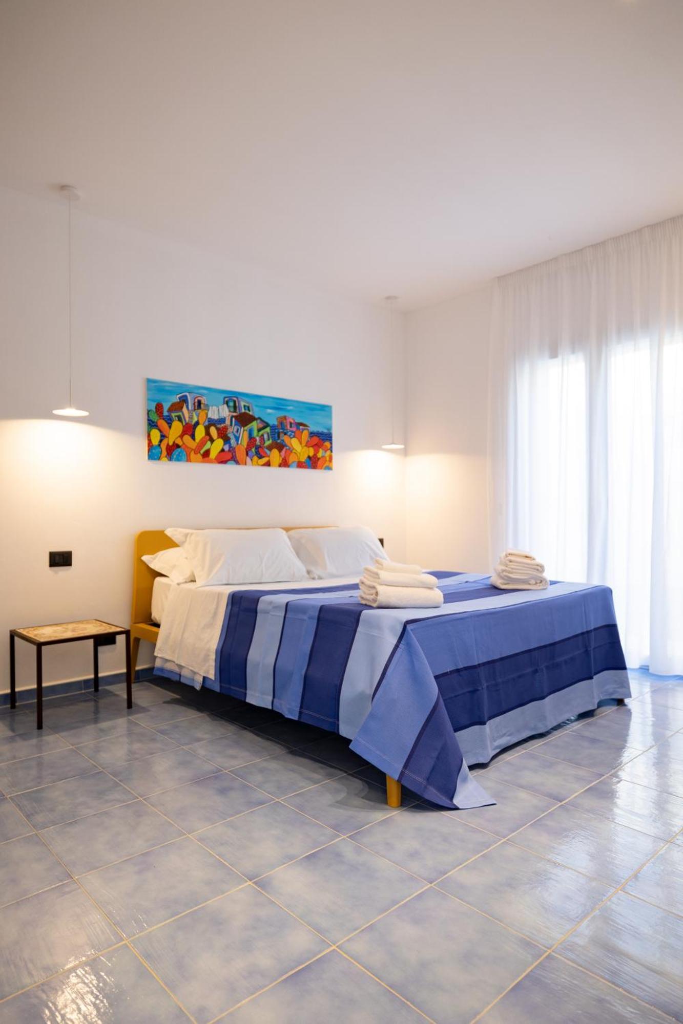 Aura Maris Beach Residence Mazzaforno Чефалу Екстериор снимка