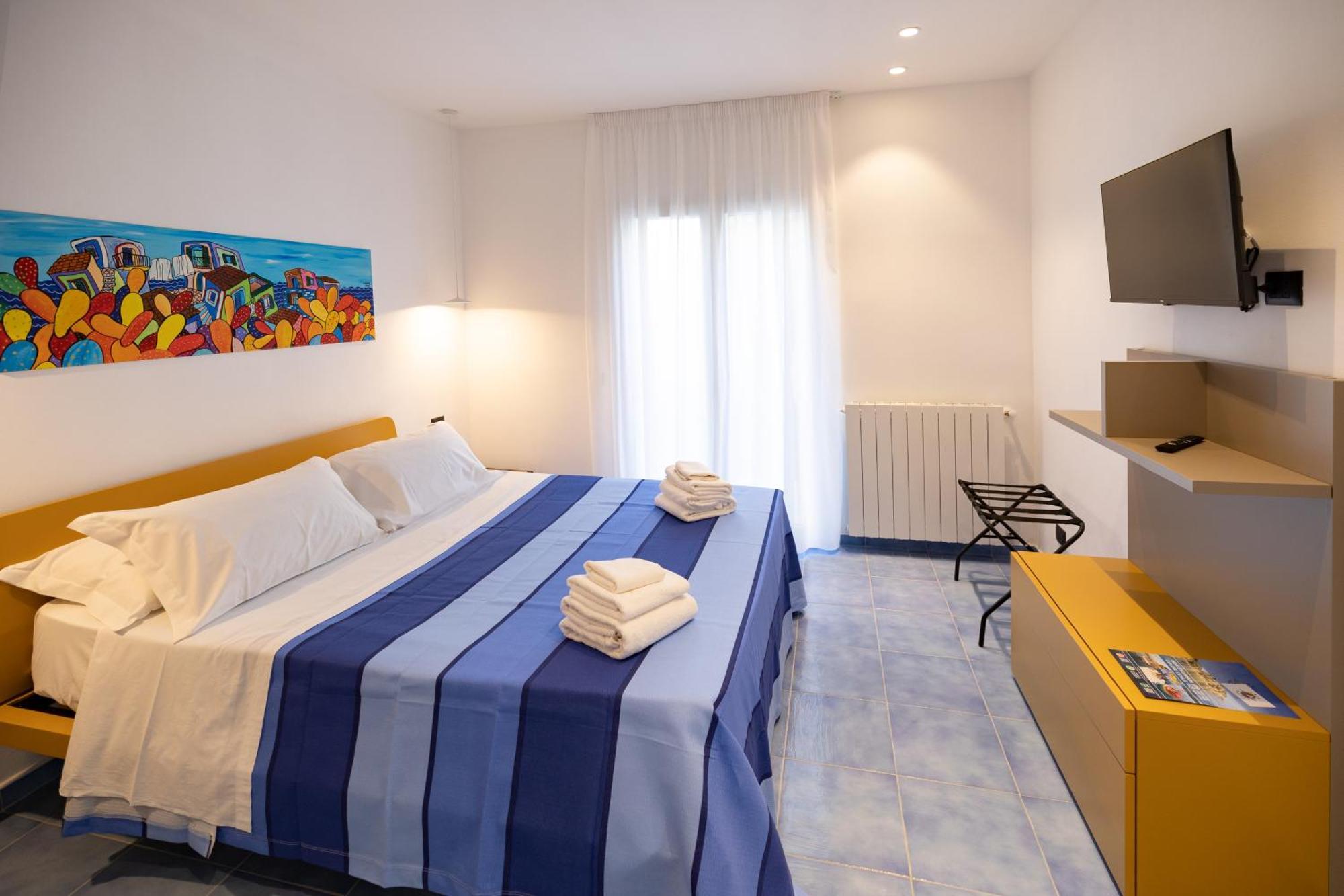 Aura Maris Beach Residence Mazzaforno Чефалу Екстериор снимка