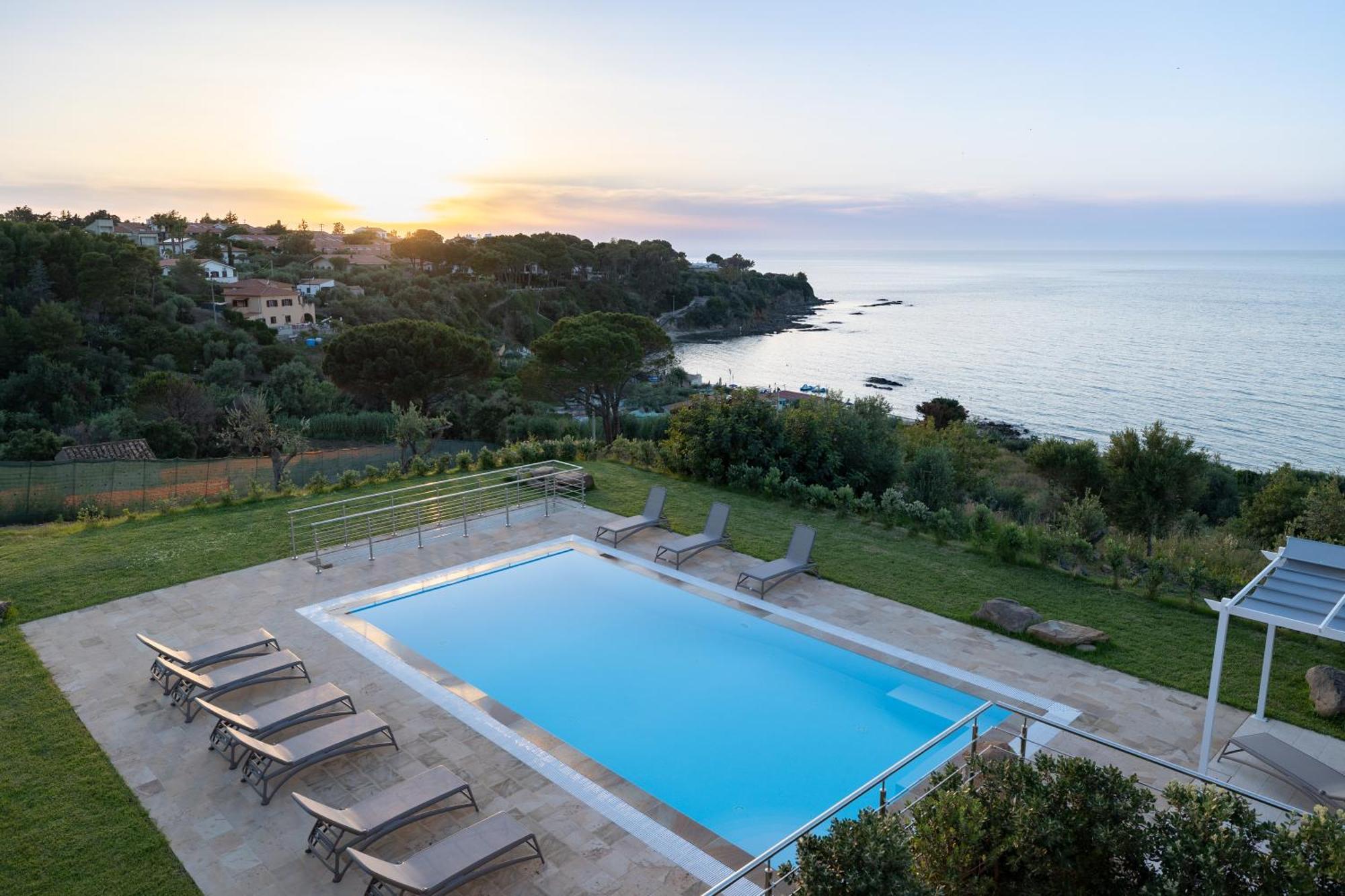 Aura Maris Beach Residence Mazzaforno Чефалу Екстериор снимка